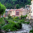 Passeig pel costat del riu a Ribes de Freser