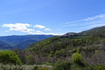 Vistes del nucli de Pujalt a l´altra banda del barranc.