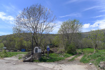 Agafem el camí d´Enviny (abandonem la carretera asfaltada).