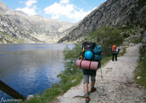 Comencem a caminar pel costat dret de l´embassament.