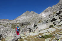 Davant nostre el pic dels Abellers (centre) i el pic de Besiberri Sud (dreta).