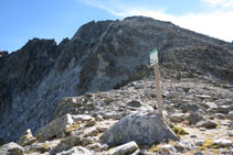 Collada d´Abellers, al límit del Parc Nacional, divisòria d´aigües entre la vall de Besiberri i la vall de Llubriqueto.