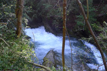 Cascada del riu del Pendís, a la nostra dreta.