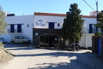 Hotel Portlligat. Nosaltres girem a la dreta.