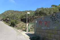 Camí de terra que agafem a la dreta.