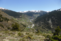 Vistes cap a llevant (E) des del coll de la Cauba.