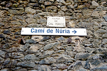 Indicacions del Camí Vell de Queralbs a Núria.