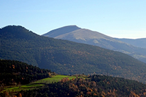 Vistes cap al Puig Cornador i el Taga.