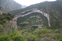 Des del Serrat Pedregós tenim unes molt bones vistes del fons de la vall.