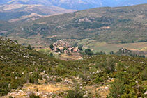 Vistes del poble d´Adons després de la primera pujada.