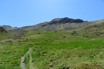 Contraforts del Montsent de Pallars (2.883m). Nosaltres podem veure la cota secundària 2.558m.