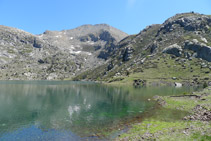 Estany Gento i pic de Pala Pedregosa (2.874m).