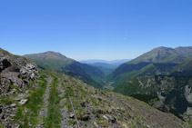 Se´ns obra la perspectiva de la vall.