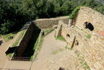 El fossat del castell de Sant Miquel.