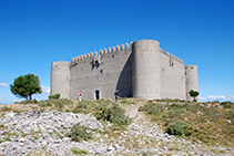 El castell del Montgrí vist des del SE.