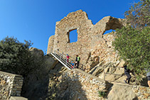 Accés a l’interior del castell.