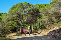 Tram de pista que connecta amb la població de Cabrera de Mar.