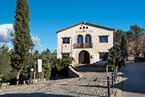 Casa de la Vila d’Olivella, punt d’inici de l’itinerari.