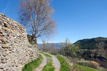 Mur de pedra seca entrant a Querforadat.