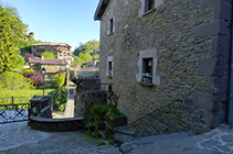 El pont penjat de Rupit, una de les joies del llogarret.