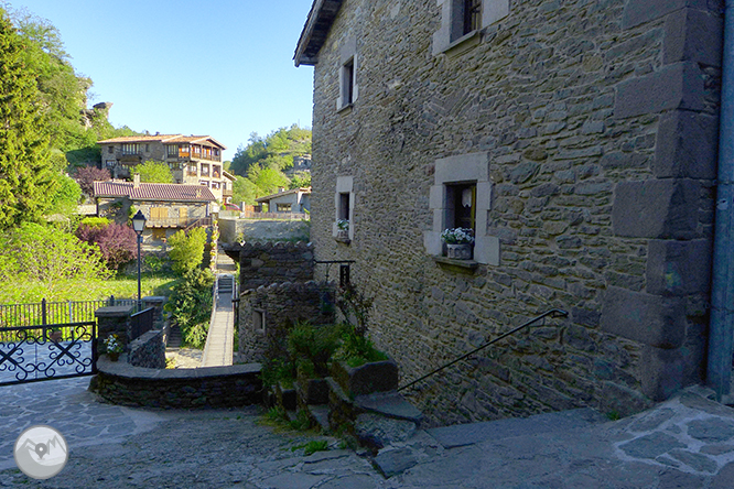 El salt de Sallent i els cingles de Casadevall des de Rupit 1 