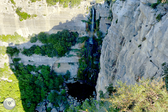 El salt de Sallent i els cingles de Casadevall des de Rupit 1 