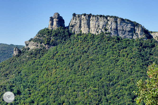 El salt de Sallent i els cingles de Casadevall des de Rupit 1 