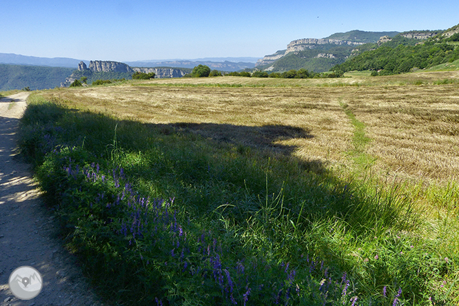 El salt de Sallent i els cingles de Casadevall des de Rupit 1 