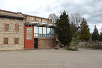 L´edifici de l´Hotel Santa Bàrbara, punt d´inici del recorregut.