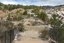 Cruïlla de camins al pont de la Foradada.