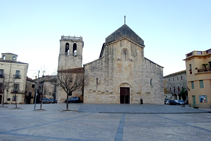 Plaça i església de Sant Pere.