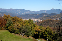 Vistes al Bassegoda des del volcà del Racó.