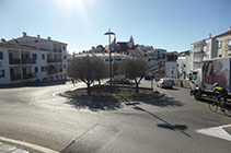 Rotonda a l´entrada de Cadaqués.