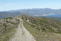 Pista que surt des del cim en direcció NO.