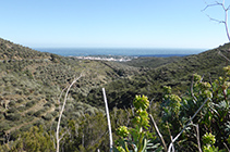 Vistes sobre Cadaqués baixant per la vall de Sant Vicenç.