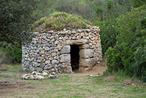 Barraca de pedra seca, just a l’inici de l’itinerari.