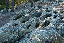 Necròpolis formada per tombes antropomòrfiques excavades a la roca.