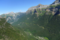 Vall d´Ordesa (O) des del mirador de Calcilarruego.