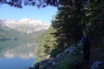 Anem rodejant el llac d´Orédon.