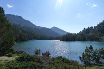 Llac oriental de Les Laquettes (des de la llengua de terra que separa les dues masses d´aigua). 