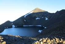 Estany i pic de Tebarray.