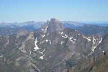 Silueta inconfusible del Midi d´Ossau, muntanya d´origen volcànic.