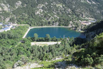 Balneari de Panticosa i el seu llac artificial.