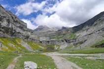 Circ de Soaso i contraforts del Mont Perdut (3.348m).