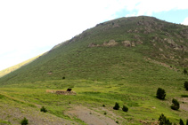 Collada de Conflent, pas natural entre la vall d´Os de Civís i la vall de Santa Magdalena.