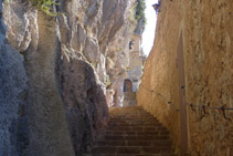 Escales d´accés a la capella de Santa Maria o de la Mare de Déu de Montgrony.