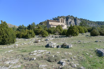 Pla de Sant Pere i església de Sant Pere de Montgrony.