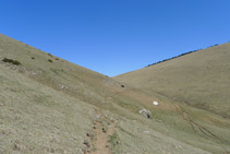 Encara que no veiem el coll de Coma Ermada, la seva situació és evident.