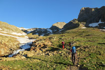 El camí passa a prop del torrent de Llardaneta.