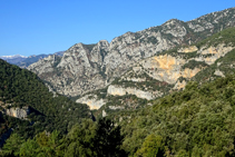 Vessant S de la cresta del Ferran i engorjat d´Escales.